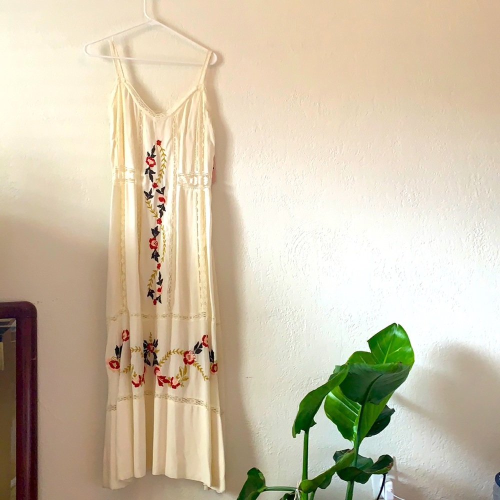 Vintage style long floral maxi dress.